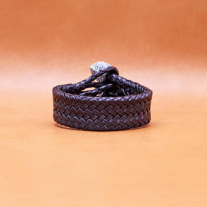 TRIPLE CLOSURE CHAMELEON CAPS WITH BRAIDED LEATHER BRACELET IN BLACK