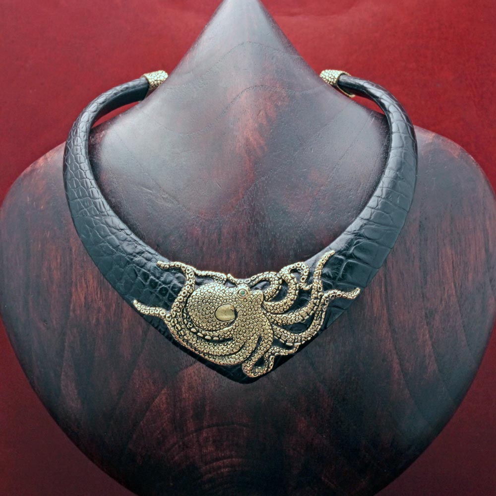 PYRAMID EXOTIC CHOKER WITH OCTOPUS