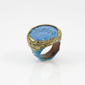 EXOTIC SKIN RING IN TURQUOISE WITH YELLOW BRASS FEATHER CROWN