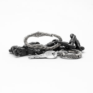 SILVER PLATED FEATHER MOTIF CARABINER