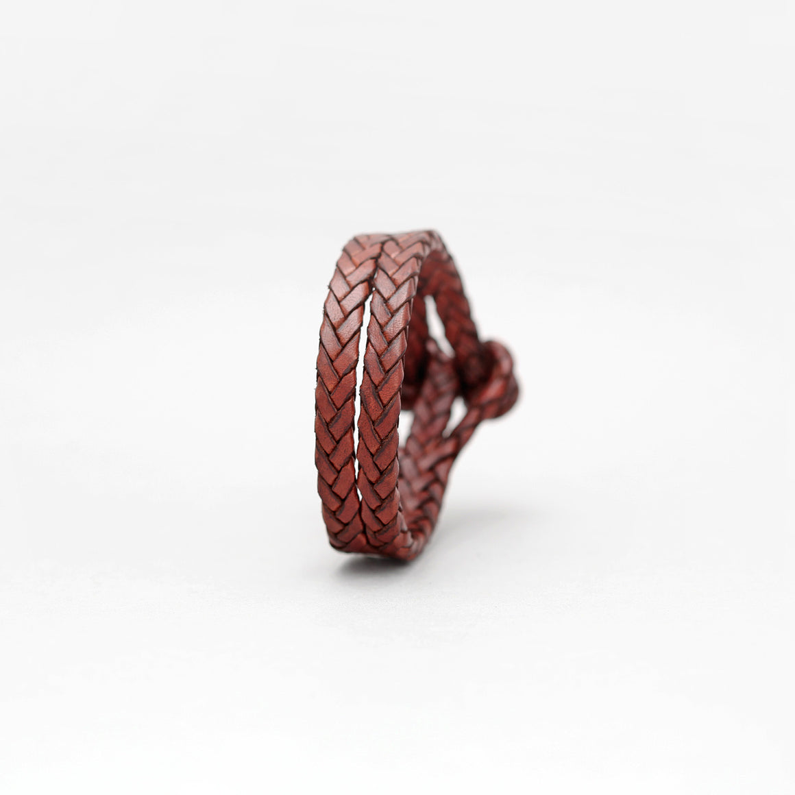DOUBLE CLOSURE SLIT BRAIDED  LEATHER BRACELET IN BROWN