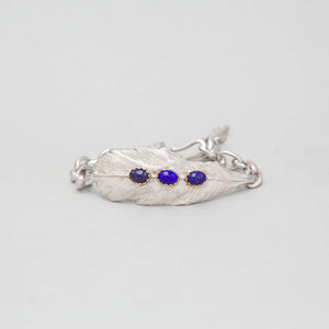 STERLING SILVER FEATHER CHAIN LINK BRACELET WITH LAPIS ACCENT IN GOLD CAP