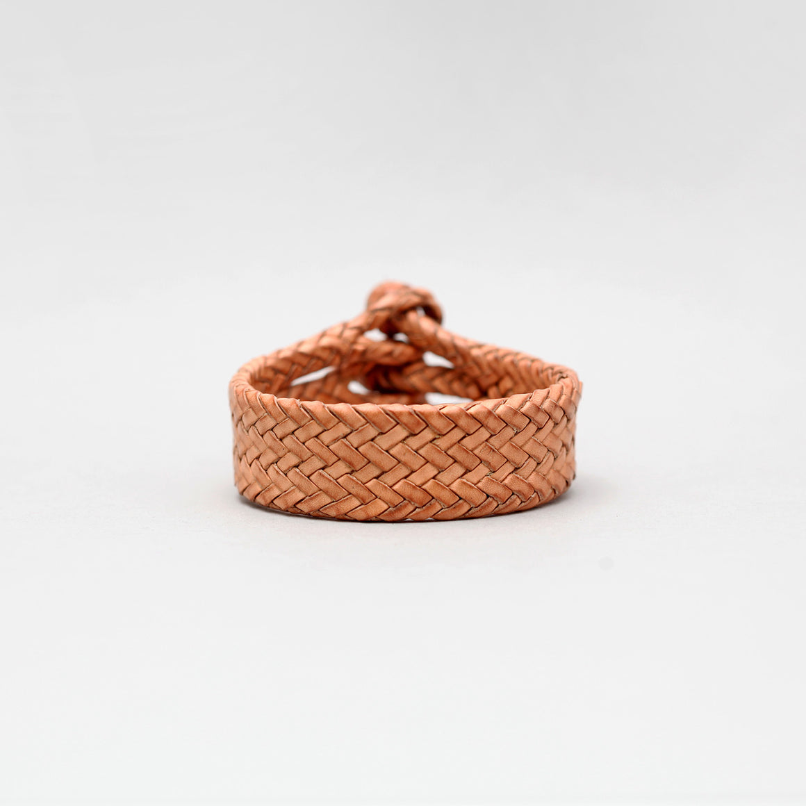 TRIPLE CLOSURE BRAIDED LEATHER BRACELET IN NATURAL