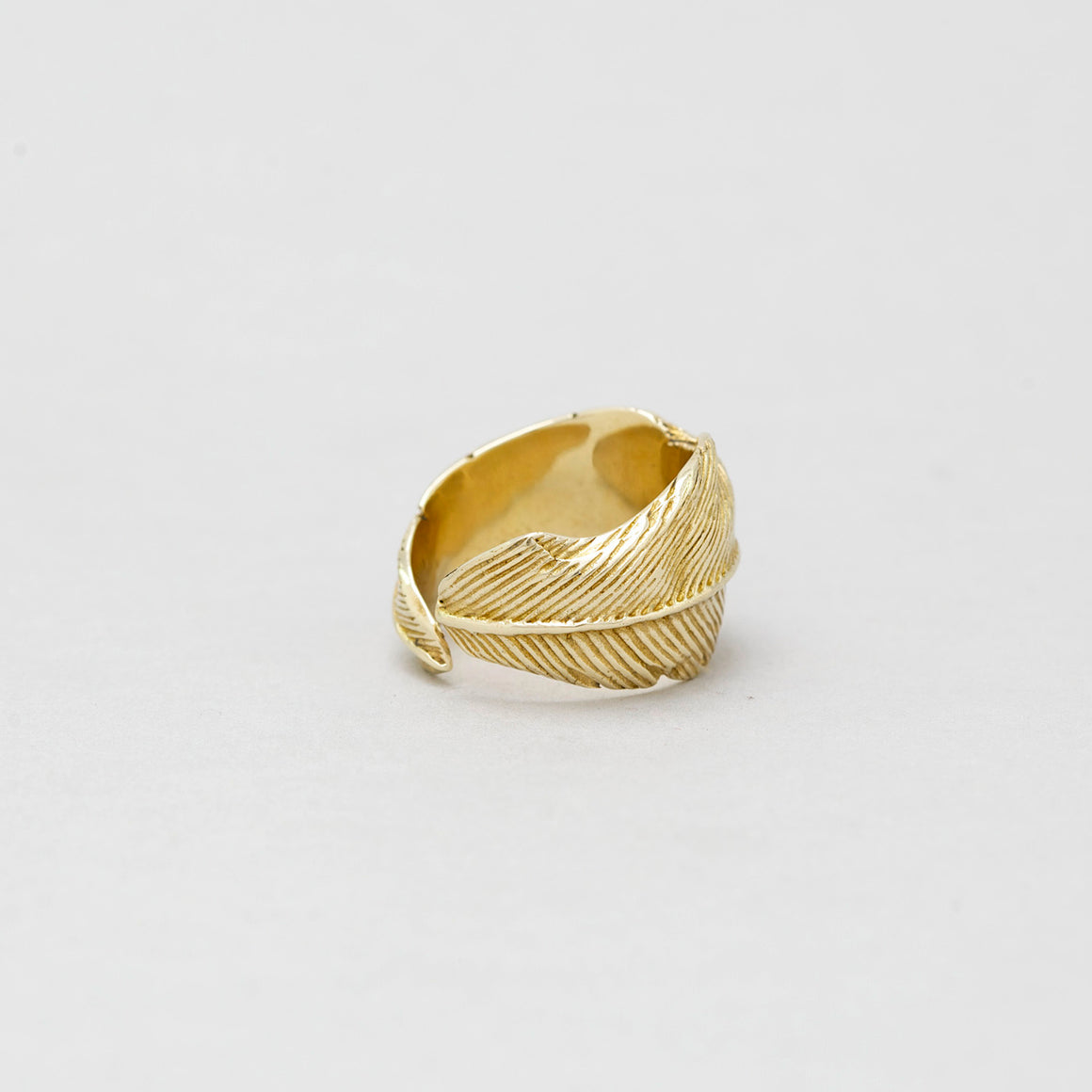 FEATHER RING IN YELLOW BRASS