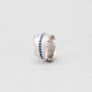 WHITE BRASS FEATHER RING WITH SRI LANKAN SAPPHIRE