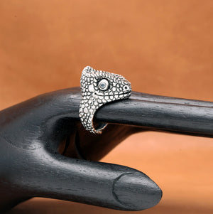 CHAMELEON RING WITH SAPPHIRE EYED